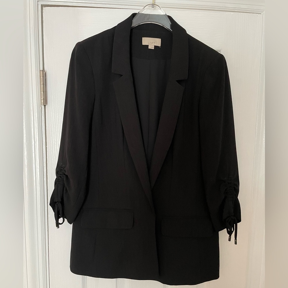 LOFT Womens Black Blazer. Size 2